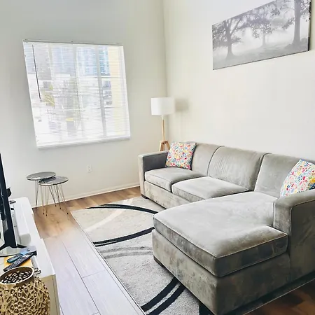 Spacious 2 , Queen Beds , Great Location And Pool